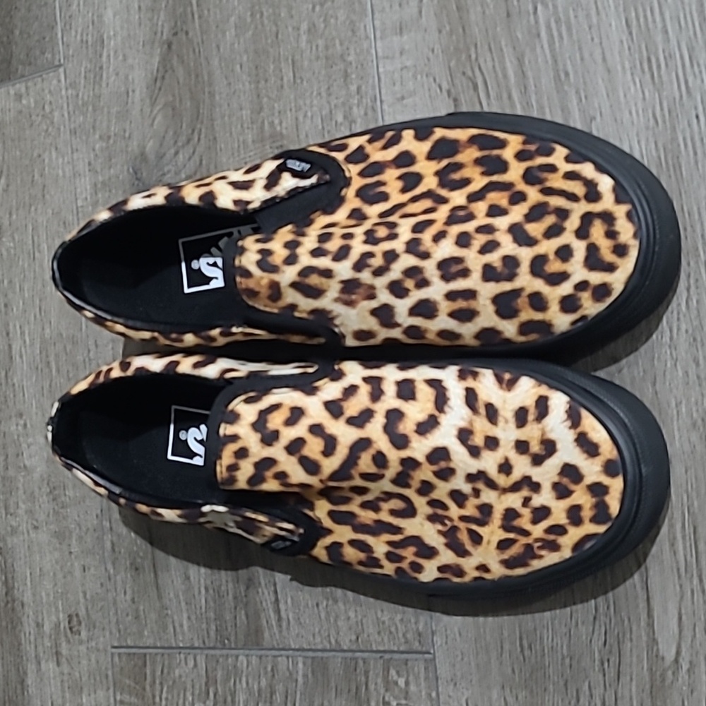Van's 90s Grunge Slip-on, 6.5 Men's 8.0 Womens, Leopard design NWT